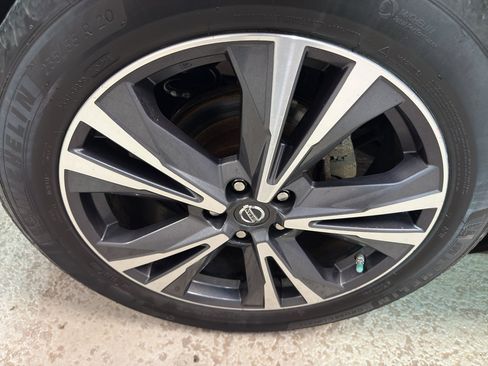Used 2017 Nissan Pathfinder Platinum AWD/4WD image 35