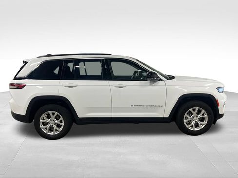 Used 2023 Jeep Grand Cherokee Limited AWD/4WD image 2