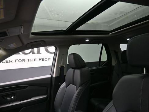 Used 2023 Honda Pilot Touring image 17