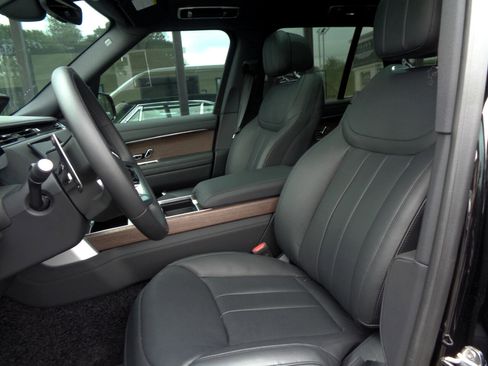 Used 2024 Land Rover Range Rover SE image 9