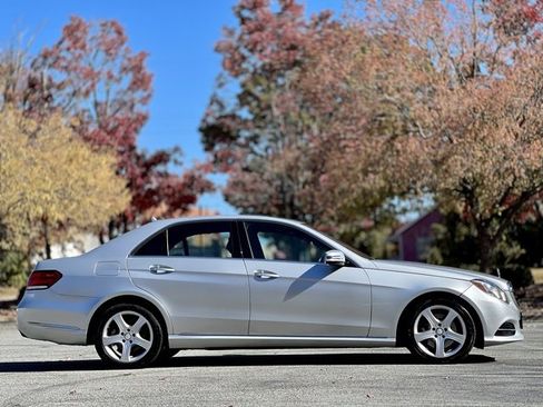 Used 2016 Mercedes-Benz E 350 4MATIC Sedan image 4