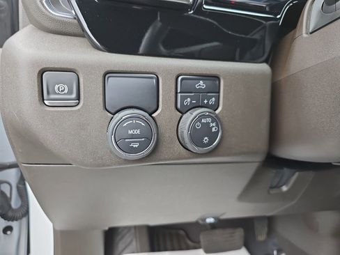 Used 2025 Chevrolet Silverado 1500 LT image 23