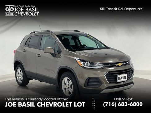 Used 2021 Chevrolet Trax LT AWD/4WD image 1