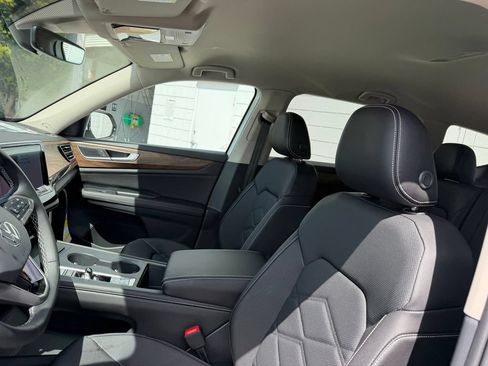 New 2026 Volkswagen Atlas SE FWD image 17