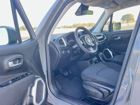 Used 2021 Jeep Renegade Sport w/ Sport Appearance Group FWD image 3