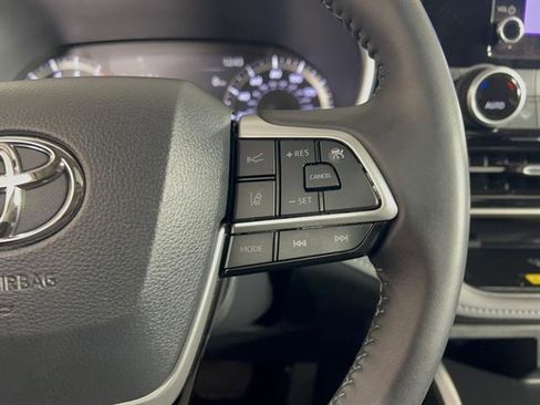 Certified 2024 Toyota Highlander XLE image 21