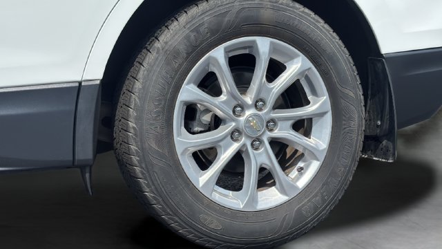 Used 2020 Chevrolet Equinox LT w/ Driver Convenience Package AWD/4WD image 17