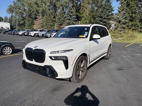 Used 2026 BMW X7 xDrive40i w/ Executive Package AWD/4WD image 3