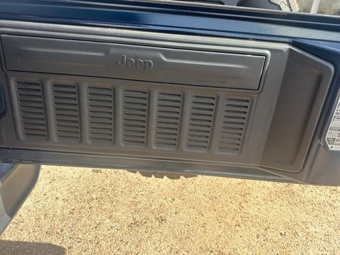 Used 2025 Jeep Wrangler Unlimited Rubicon image 40