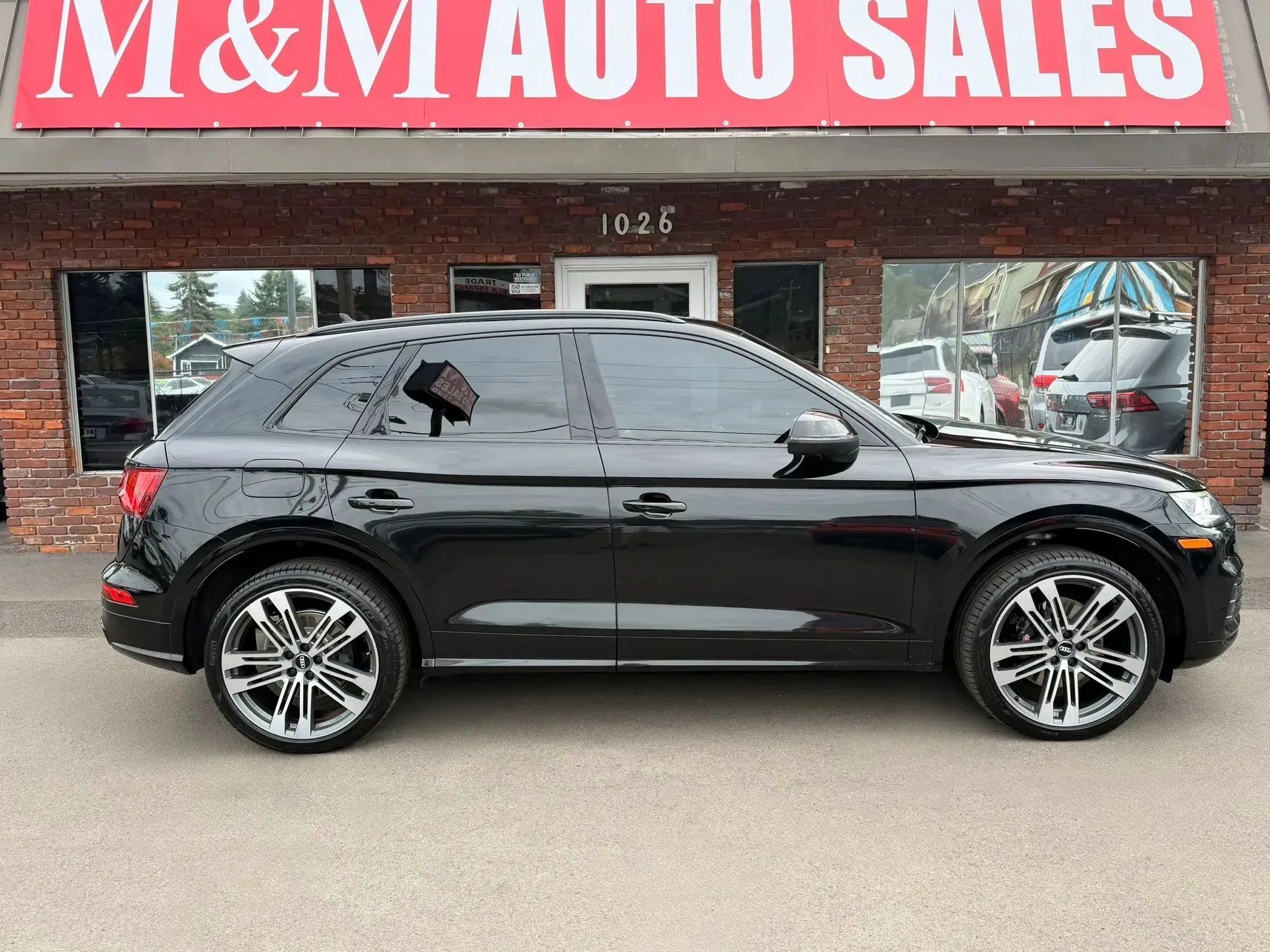 Used 2019 Audi SQ5 Premium Plus w/ Premium Plus Package AWD/4WD image 2