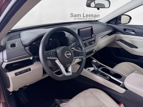 Used 2024 Nissan Altima 2.5 SV image 8