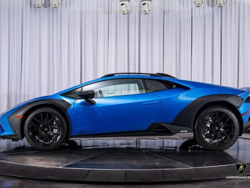 Used 2024 Lamborghini Huracan Sterrato image 13