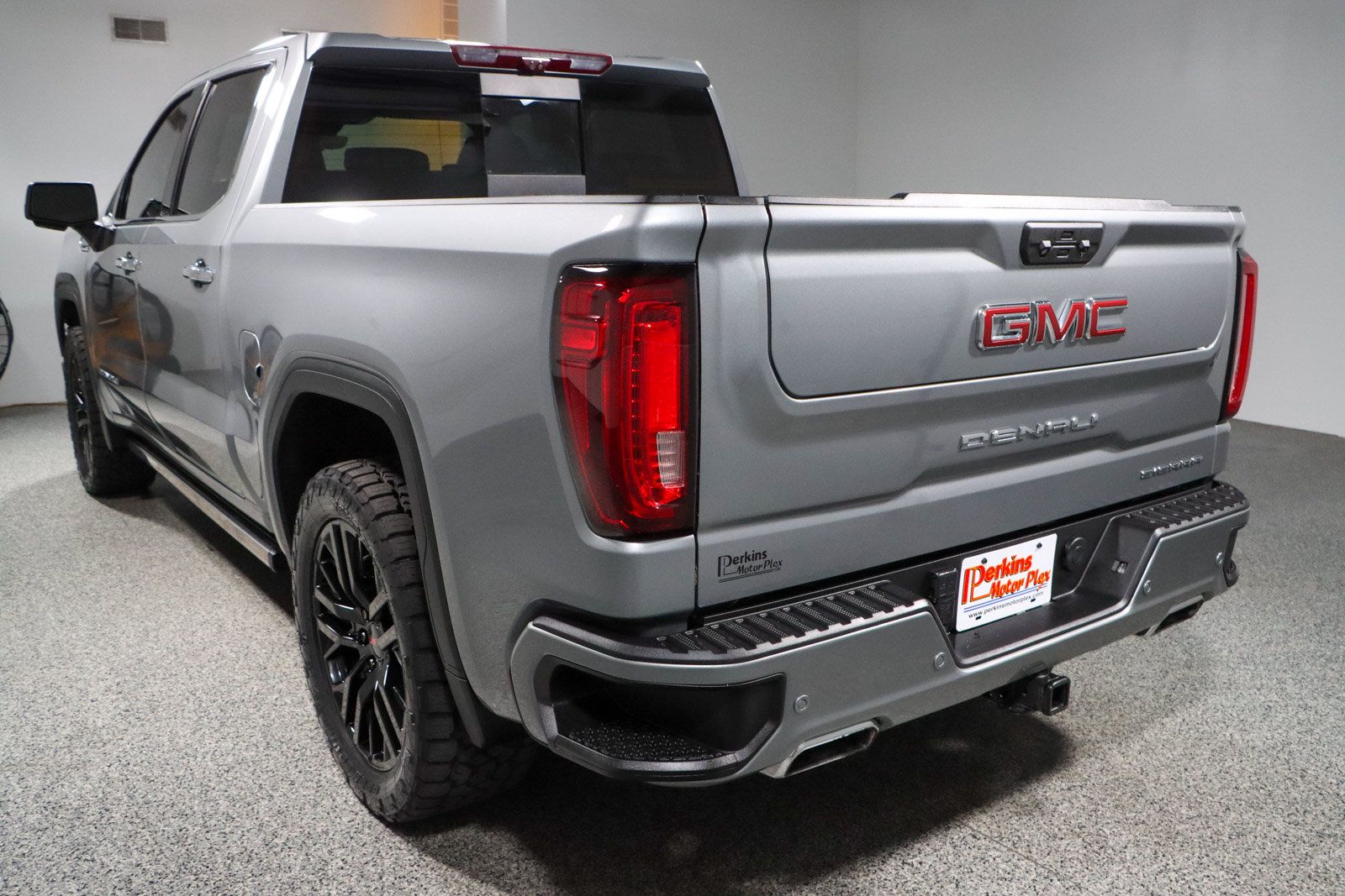 Used 2023 GMC Sierra 1500 Denali w/ Technology Package AWD/4WD image 10