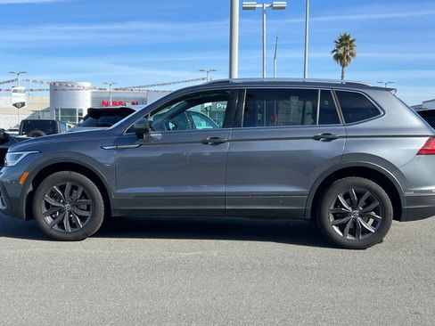 Used 2022 Volkswagen Tiguan SE image 7
