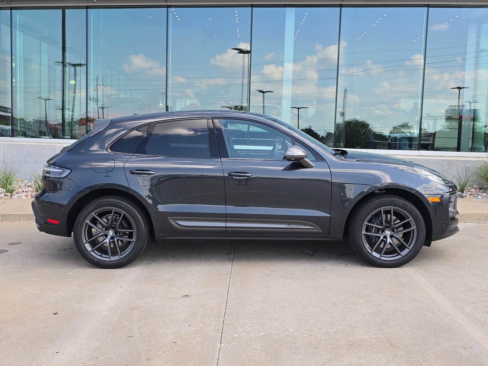 Certified 2026 Porsche Macan Turbo AWD/4WD image 8