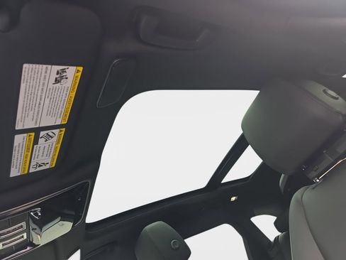 New 2026 Land Rover Range Rover Velar Dynamic SE image 31