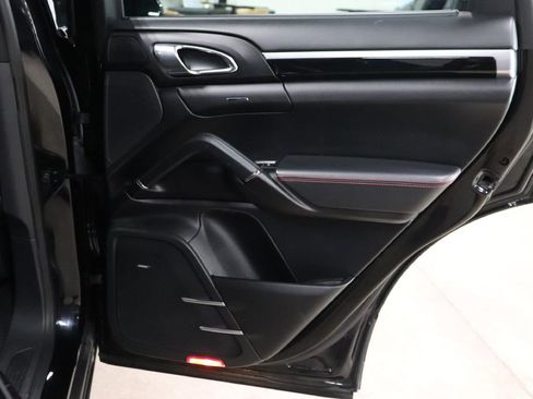 Used 2017 Porsche Cayenne Turbo image 19