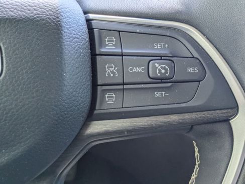 Used 2024 Jeep Grand Cherokee Limited w/ Trailer Tow Package AWD/4WD image 9