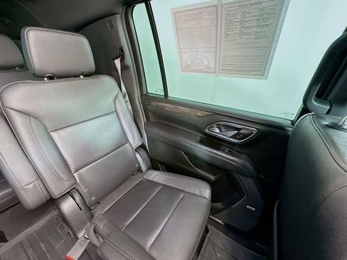 Used 2023 Chevrolet Suburban LT w/ Luxury Package RWD image 14