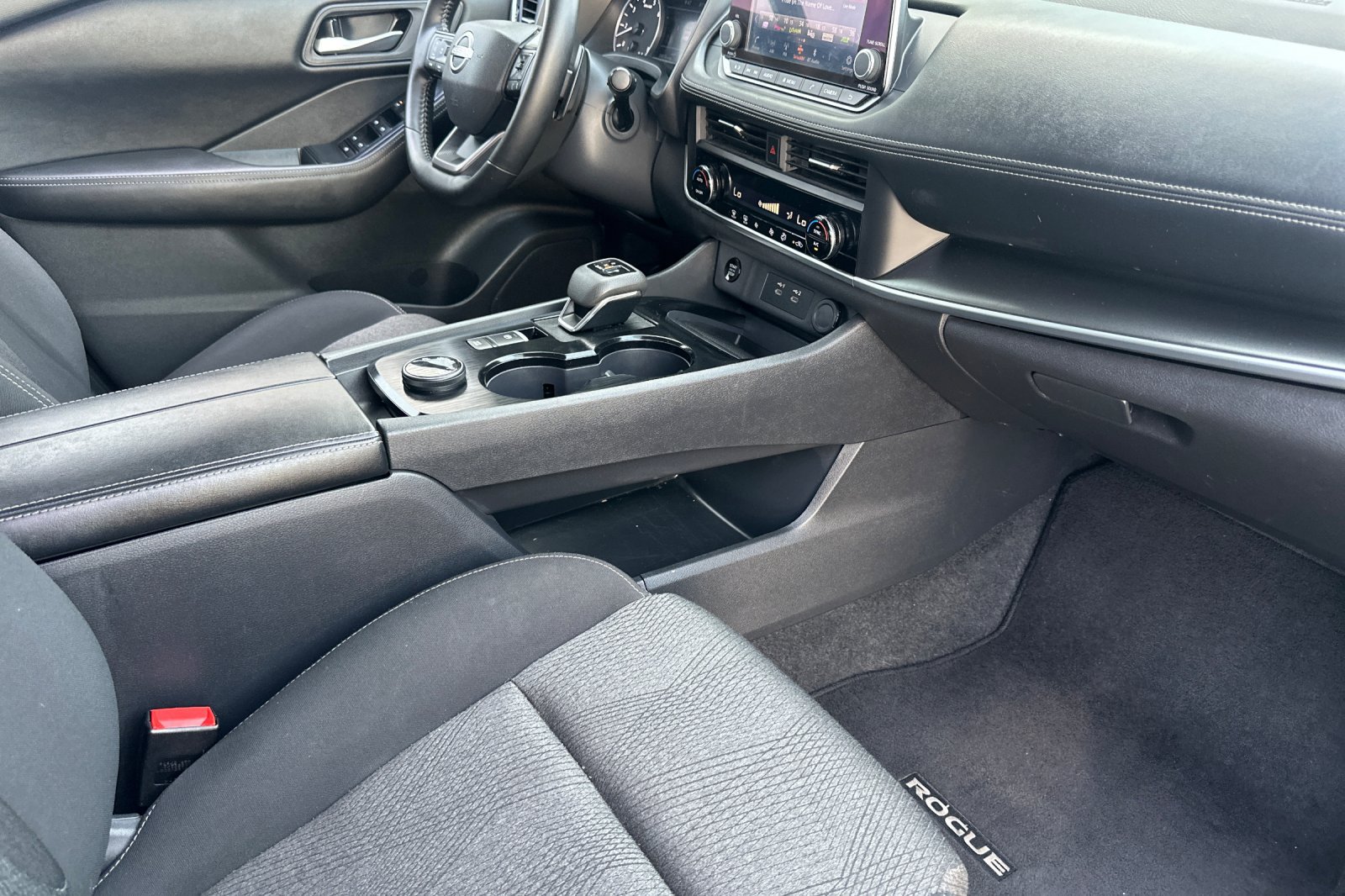 Used 2025 Nissan Rogue SV AWD/4WD image 17