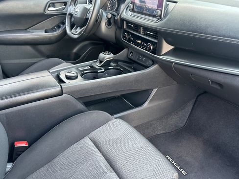 Used 2025 Nissan Rogue SV AWD/4WD image 17