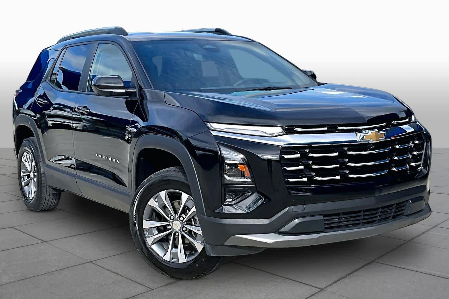 Used 2025 Chevrolet Equinox LT w/ Convenience Package II FWD image 3
