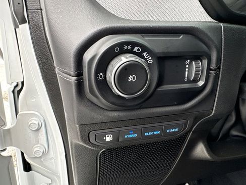 Used 2025 Jeep Wrangler Unlimited Sahara w/ Safety Group image 24