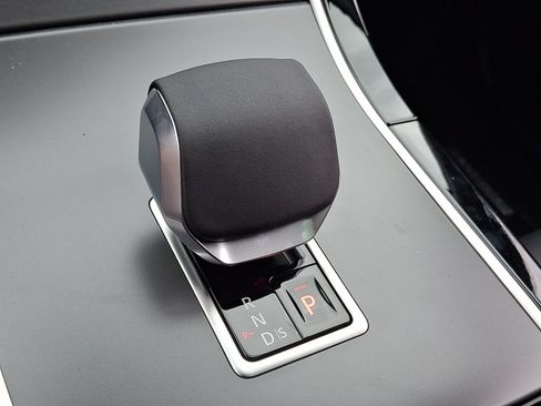 New 2026 Land Rover Range Rover Velar S AWD/4WD image 17