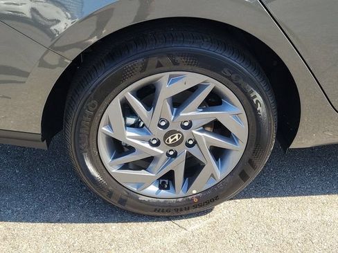 New 2026 Hyundai Elantra Hybrid FWD image 28