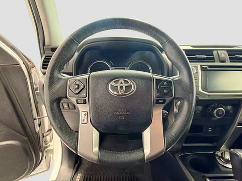 Certified 2017 Toyota 4Runner SR5 AWD/4WD image 9