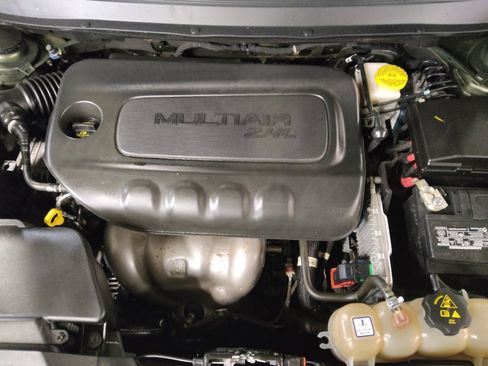 Used 2020 Jeep Cherokee Latitude w/ Cold Weather Group FWD image 30