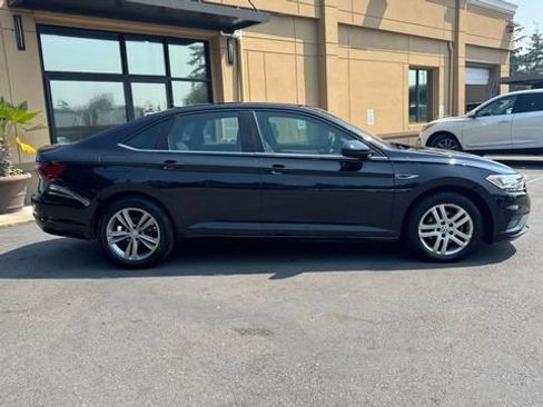 Used 2020 Volkswagen Jetta R-Line w/ R-Line Cold Weather Package FWD image 8
