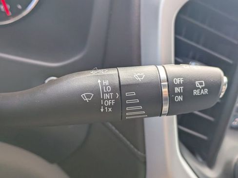 Used 2023 GMC Acadia SLT w/ Technology Package image 32