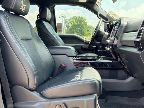 Used 2022 Ford F250 Lariat w/ Black Appearance Package AWD/4WD image 18