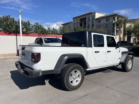 Used 2023 Jeep Gladiator Sport image 2