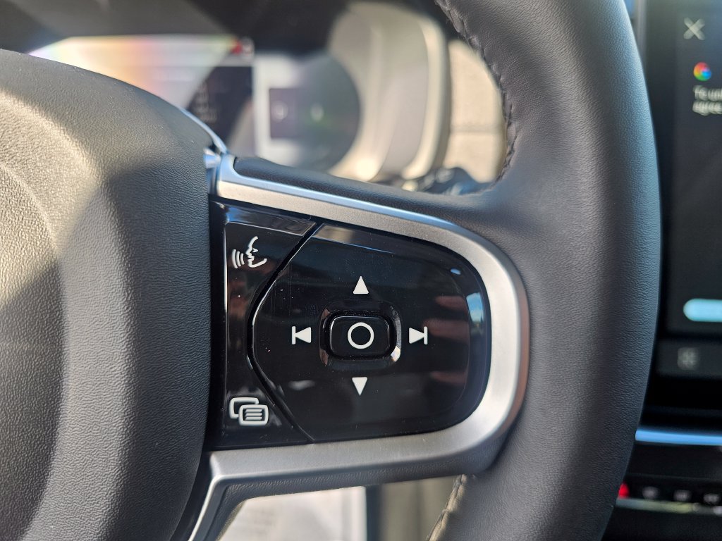 Certified 2025 Volvo XC90 B5 Plus AWD/4WD image 19
