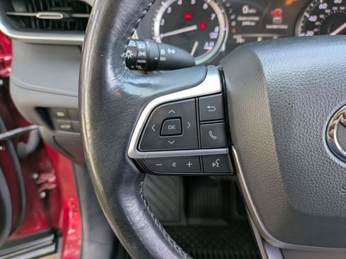 Used 2022 Toyota Highlander XLE image 20