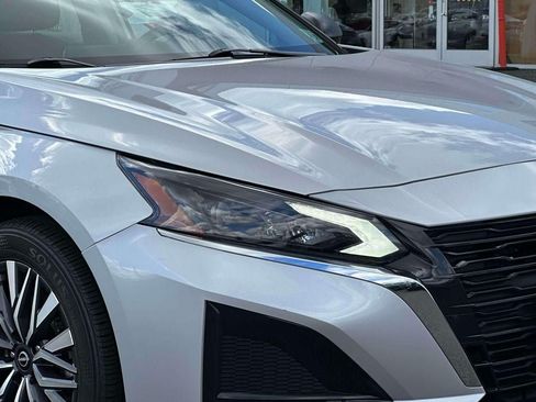 Used 2025 Nissan Altima 2.5 SV FWD image 8