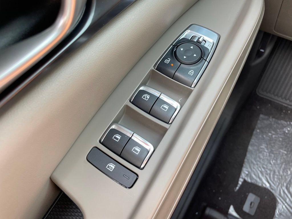 New 2027 Kia Carnival FWD image 24