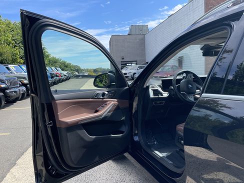 Used 2023 BMW X7 xDrive40i w/ Parking Assistance Package image 49