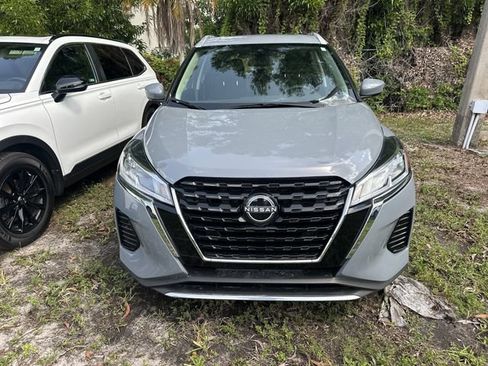 Certified 2023 Nissan Kicks SV FWD image 4