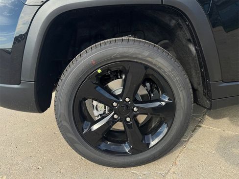 New 2025 Jeep Grand Cherokee Limited w/ Luxury Tech Group II image 17