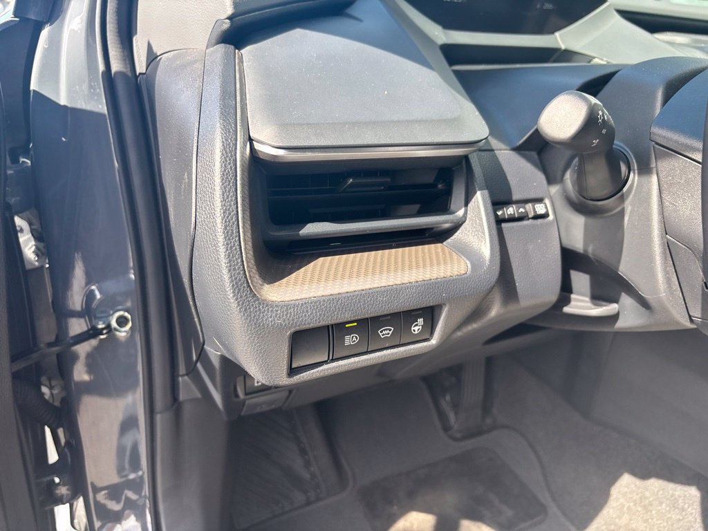 Used 2024 Toyota Prius XLE FWD image 6