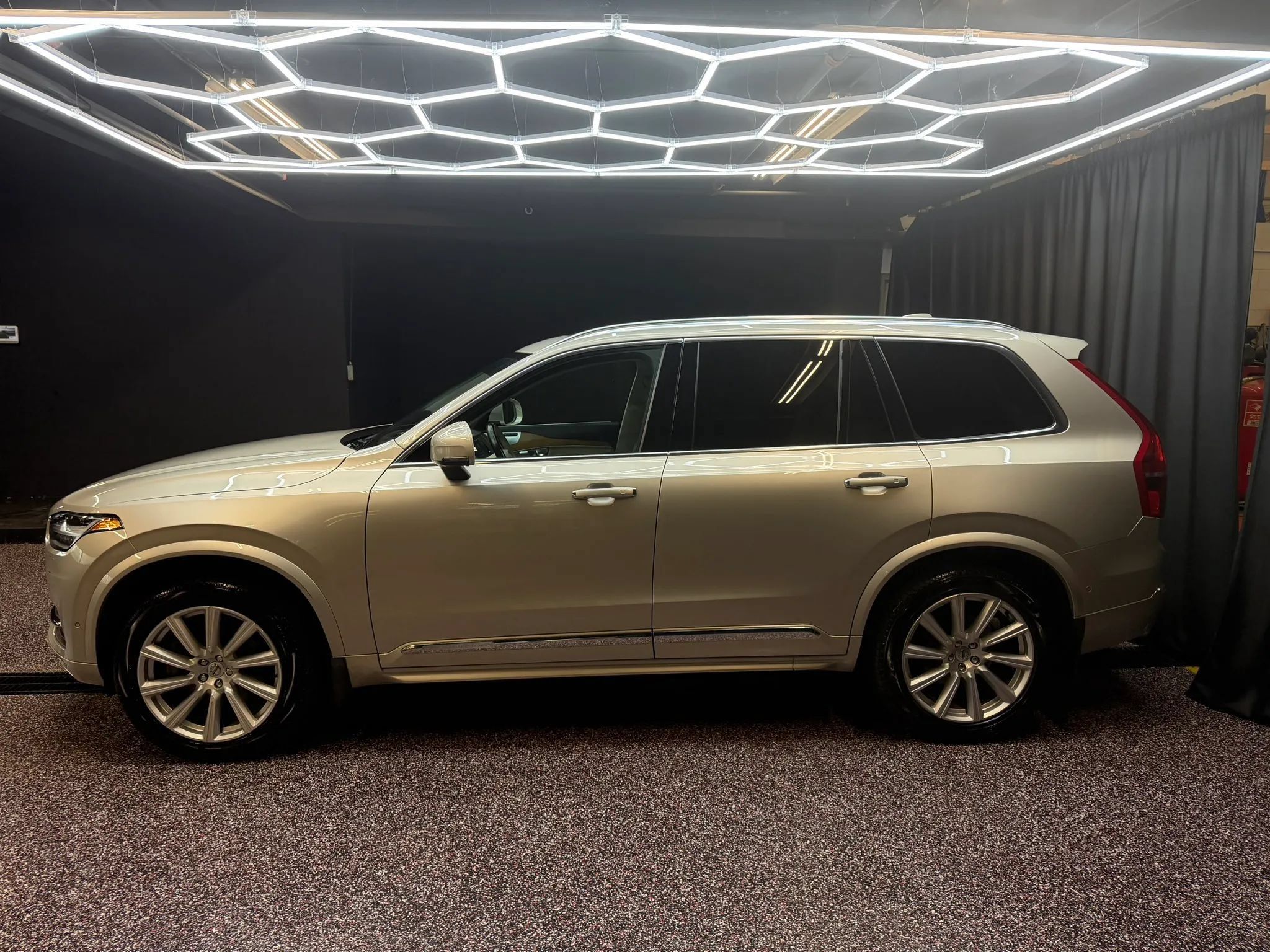 Used 2016 Volvo XC90 T6 Inscription AWD/4WD image 5