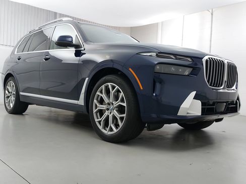 Used 2025 BMW X7 xDrive40i AWD/4WD image 9