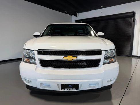 Used 2013 Chevrolet Suburban LT RWD image 2