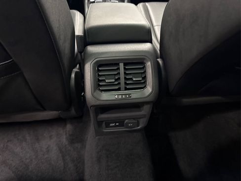 Used 2020 Volkswagen Tiguan SE w/ Panoramic Sunroof Package image 31