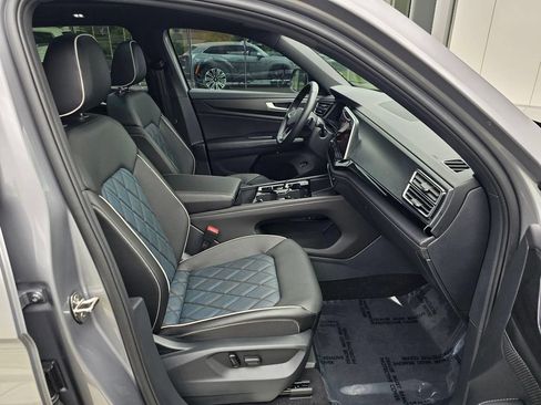 Used 2024 Volkswagen Atlas Cross Sport SEL Premium R-Line AWD/4WD image 11