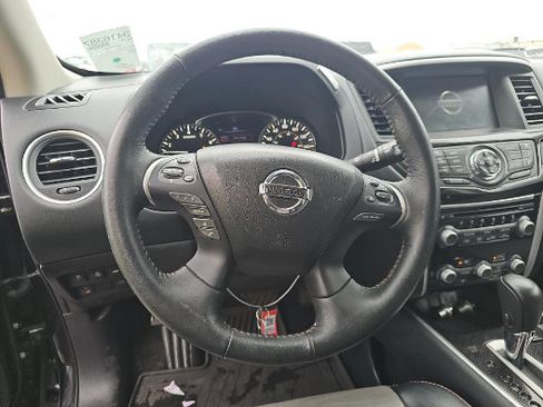 Used 2019 Nissan Pathfinder SL w/ Rock Creek Edition FWD image 5