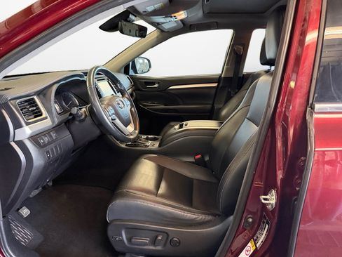 Used 2018 Toyota Highlander XLE AWD/4WD image 11
